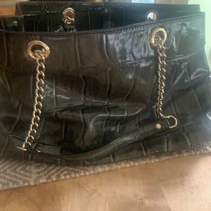 I’m selling a Kate Spade Knightsbridge Helena tote. Never been used.